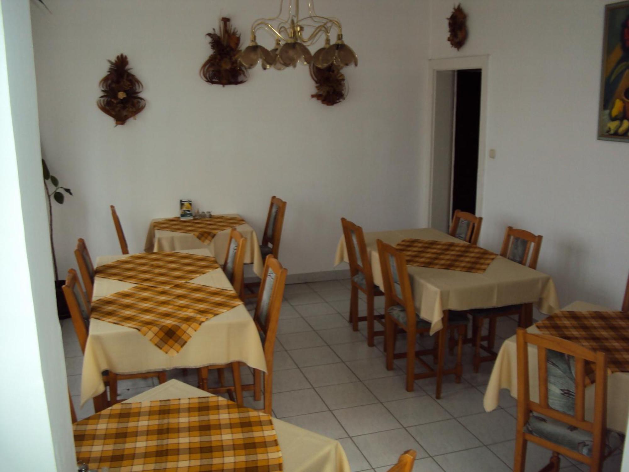 Bed and Breakfast Fuezi Panzio Шопрон Экстерьер фото